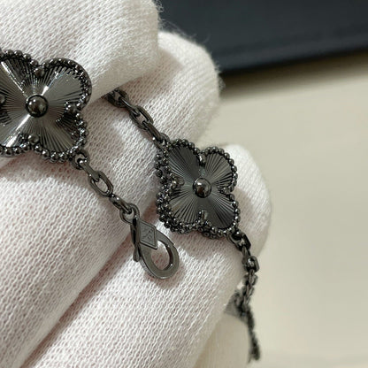 [✨ROSE✨]CLOVER 5 MOTIF BLACK BRACELET
