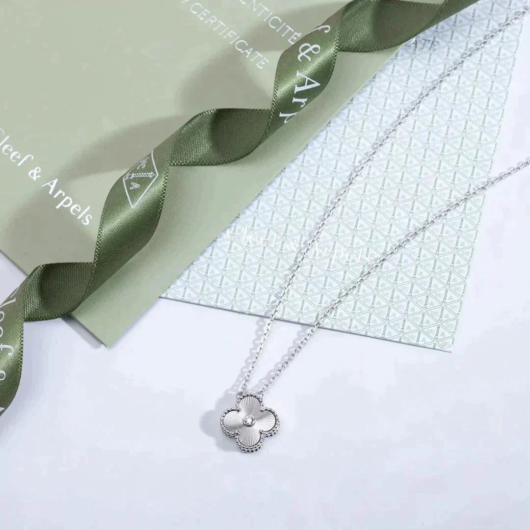 [✨ROSE✨]CLOVER  15MM DIAMOND LASER NECKLACE SILVER