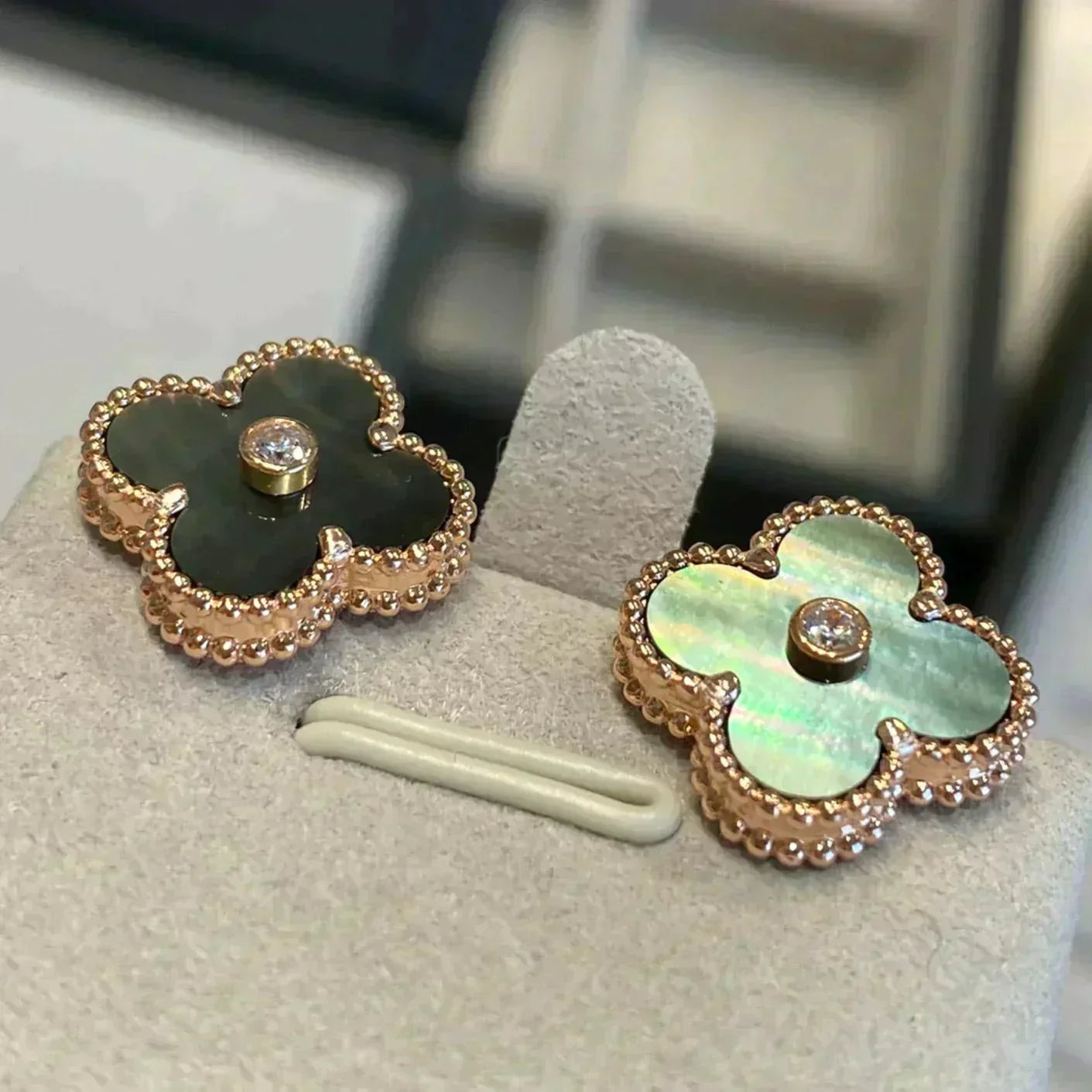 [✨ROSE✨]CLOVER MEDIUM 1 MOTIFS GRAY MOP  DIAMOND EARRINGS