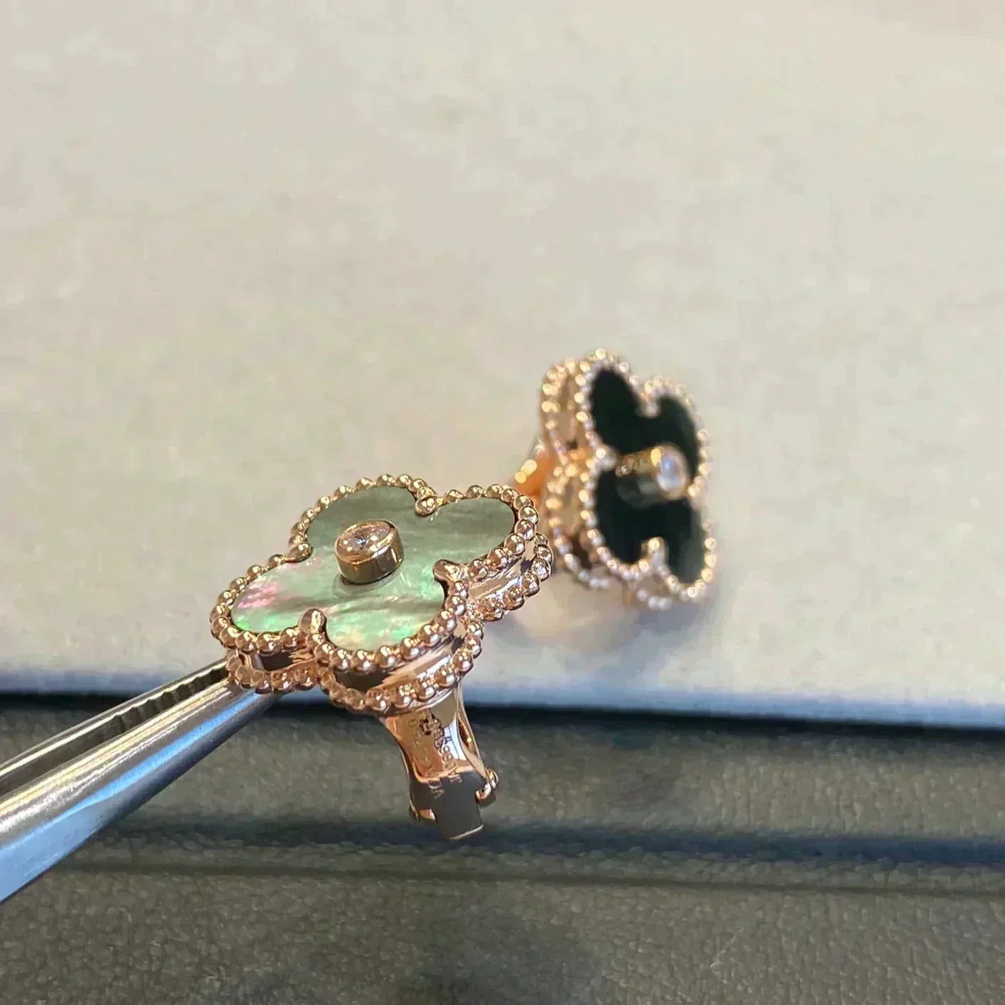 [✨ROSE✨]CLOVER MEDIUM 1 MOTIFS GRAY MOP  DIAMOND EARRINGS