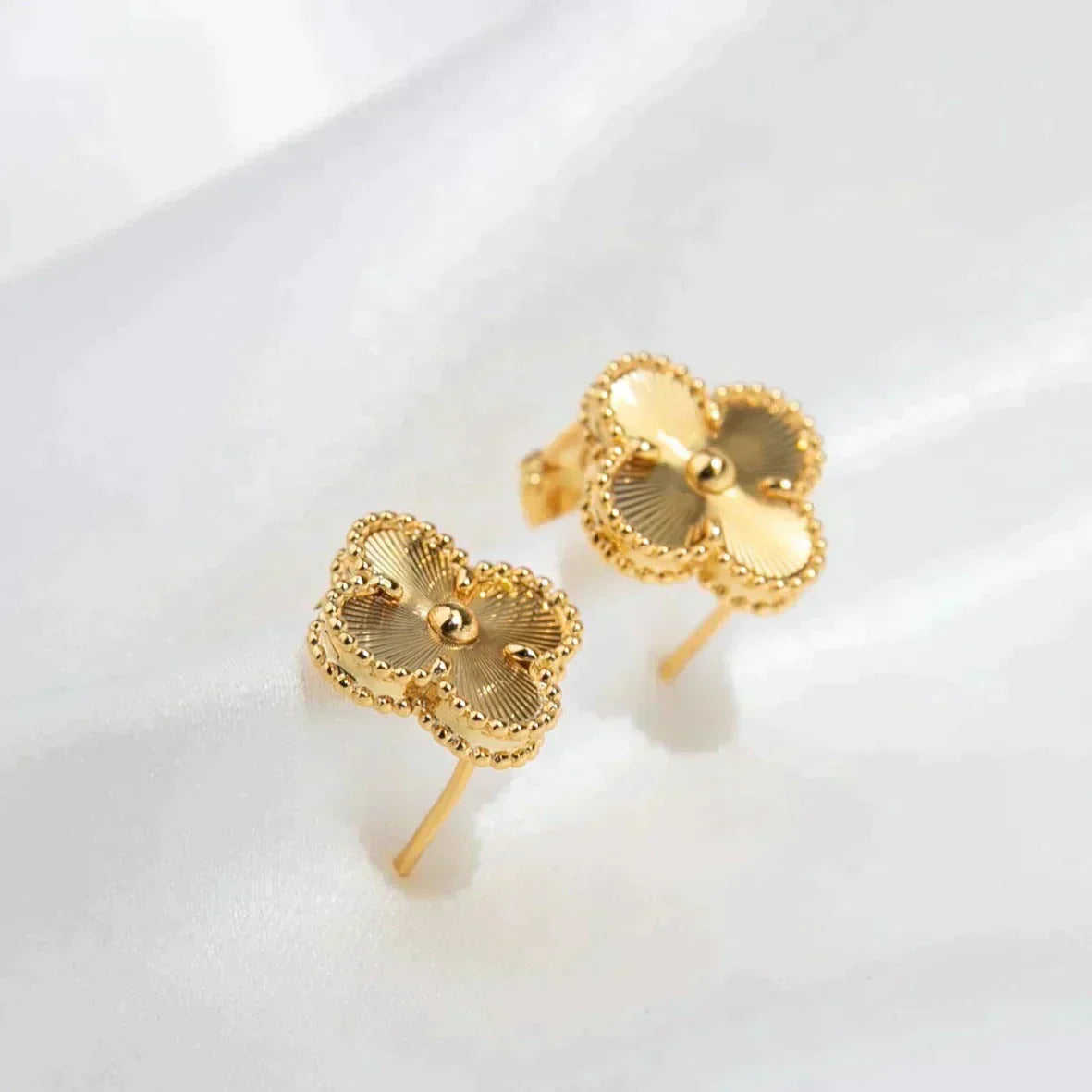 [✨ROSE✨]CLOVER MEDIUM 1 MOTIFS LASER EARRINGS