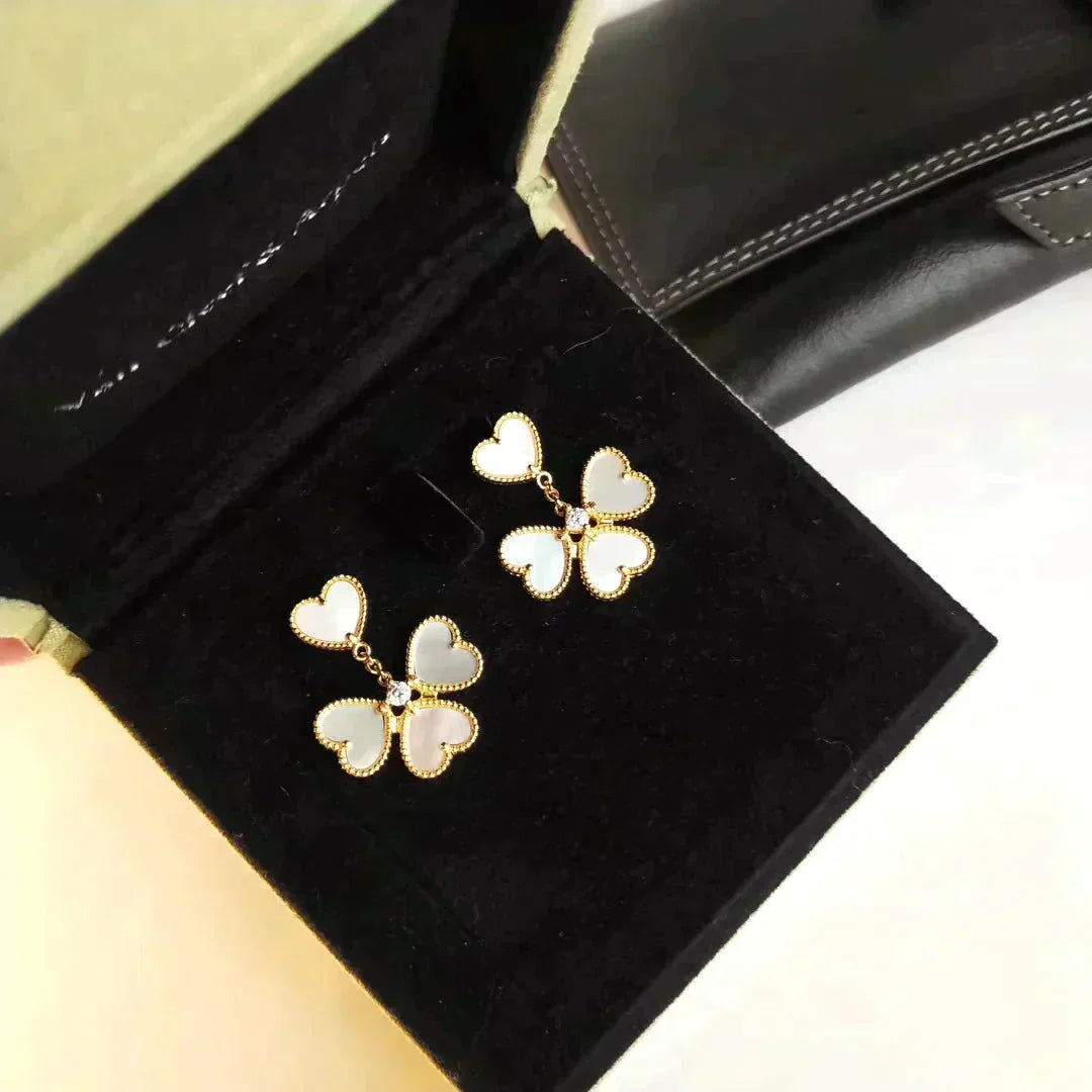 [✨ROSE✨]CLOVER SWEET WHITE MOP EARRINGS