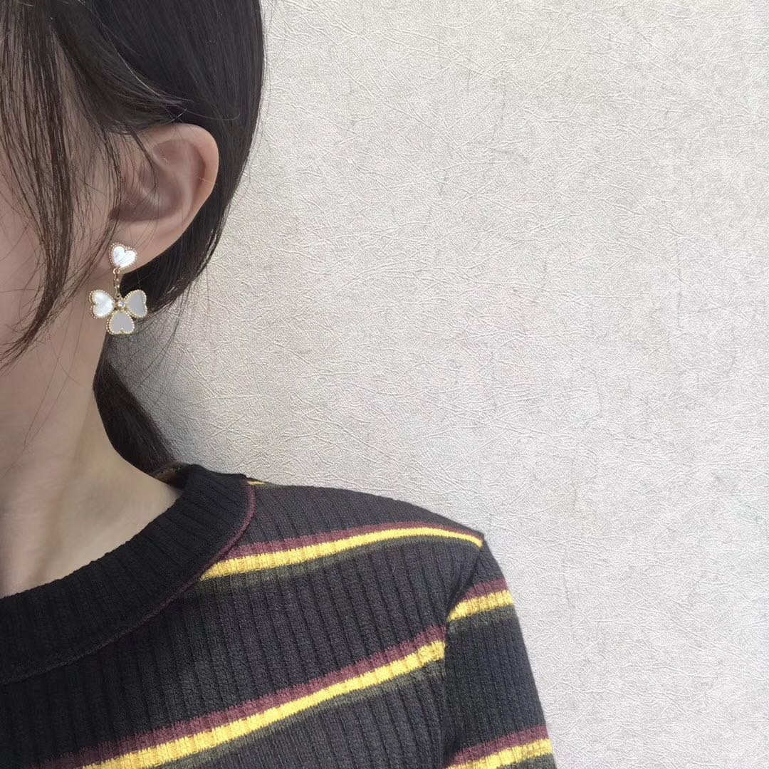 [✨ROSE✨]CLOVER SWEET WHITE MOP EARRINGS