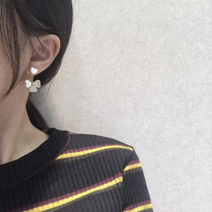 [✨ROSE✨]CLOVER SWEET WHITE MOP EARRINGS