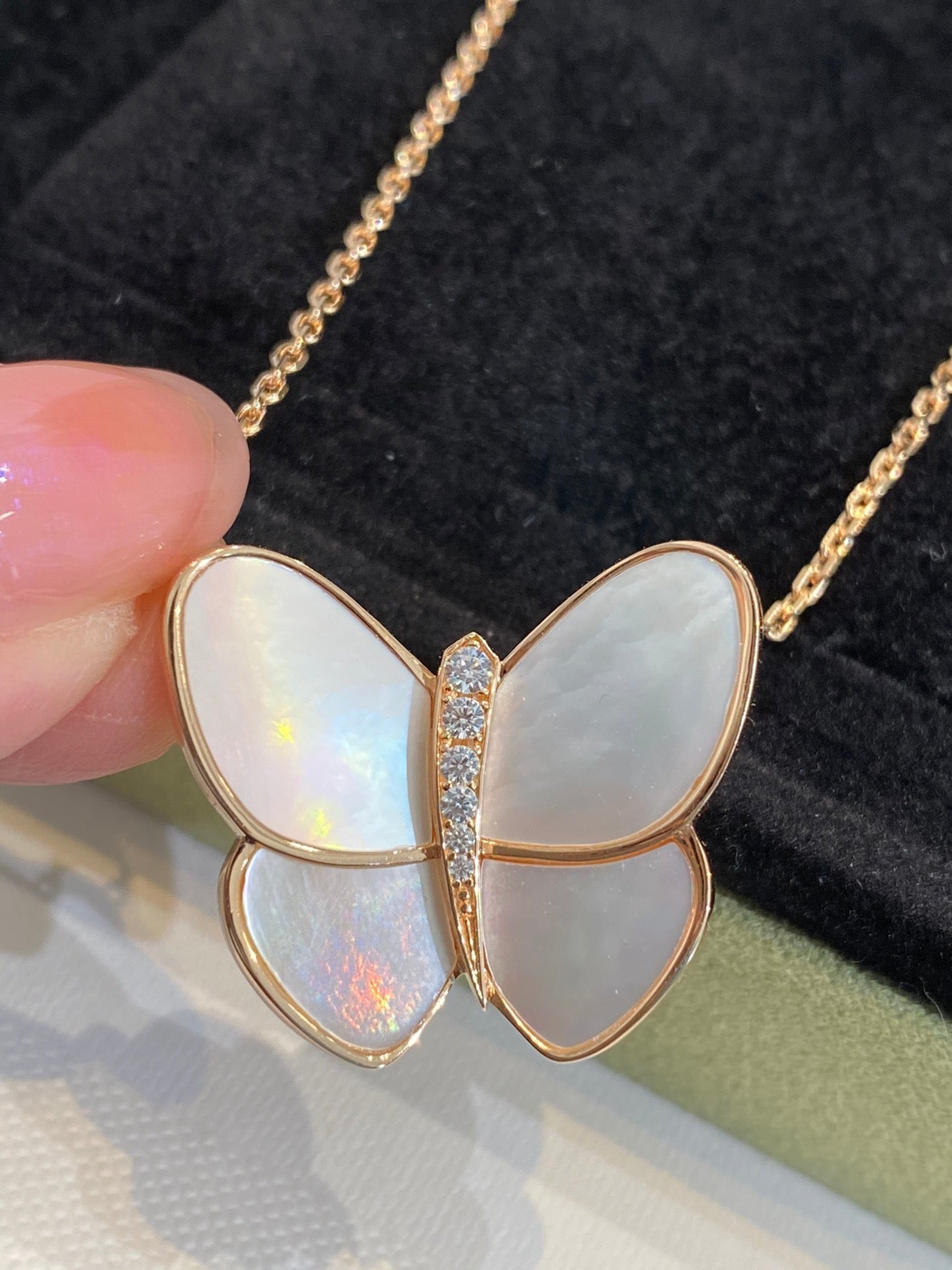 [✨ROSE✨]BUTTERFLY GOLD MOP DIAMOND NECKLACE