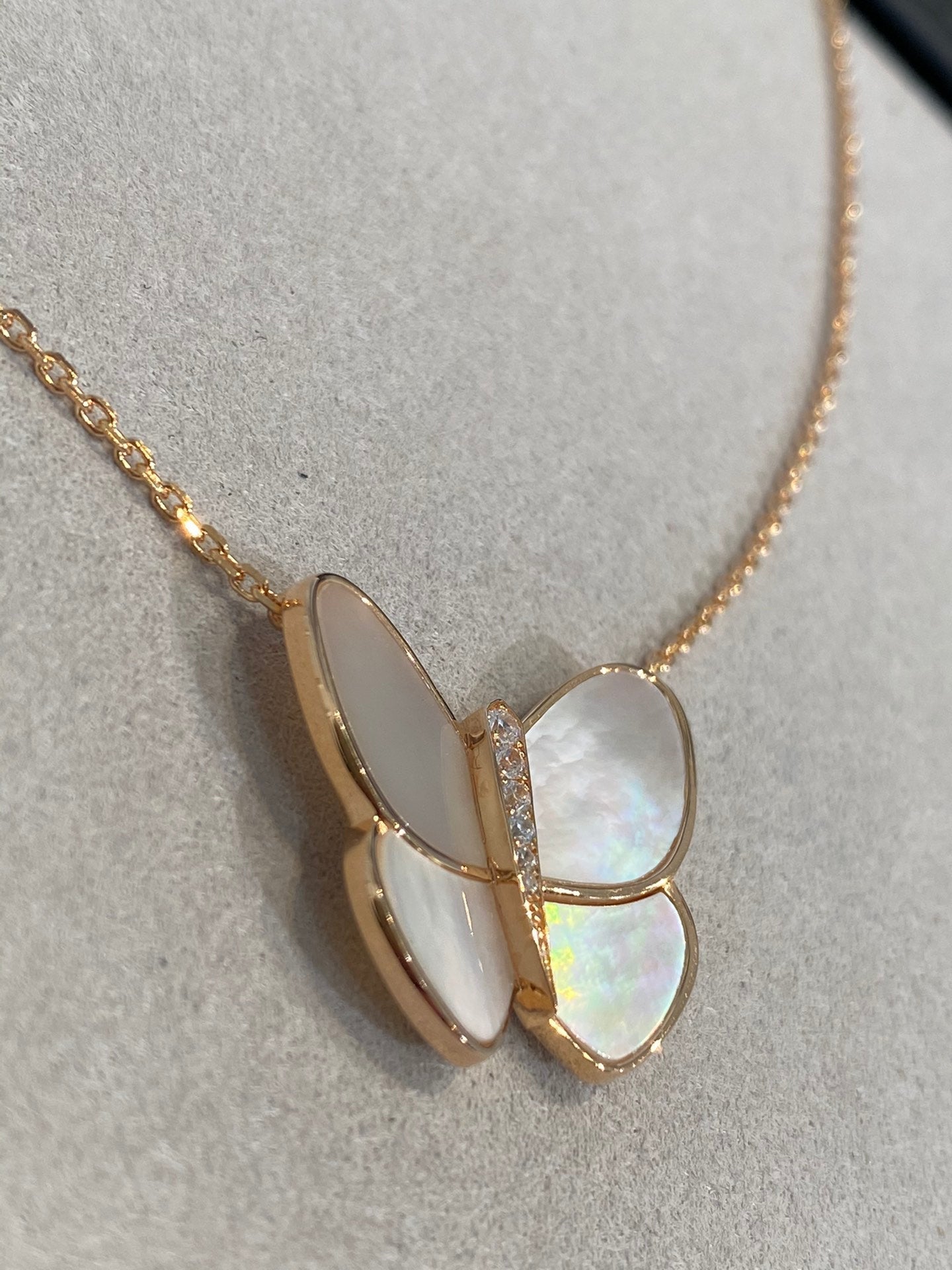 [✨ROSE✨]BUTTERFLY GOLD MOP DIAMOND NECKLACE