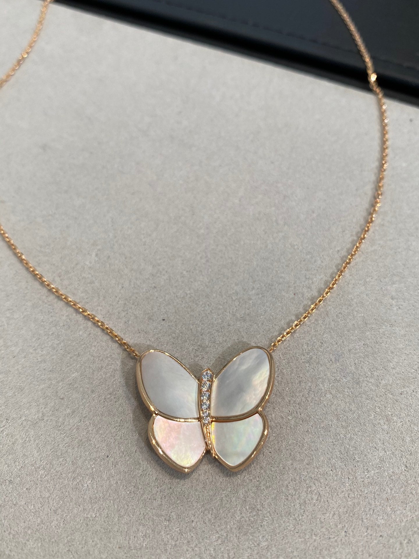[✨ROSE✨]BUTTERFLY GOLD MOP DIAMOND NECKLACE