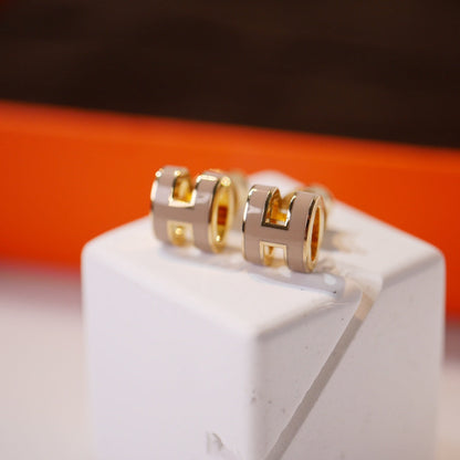 [✨ROSE✨]MINI POP H GOLD EARRINGS GREY