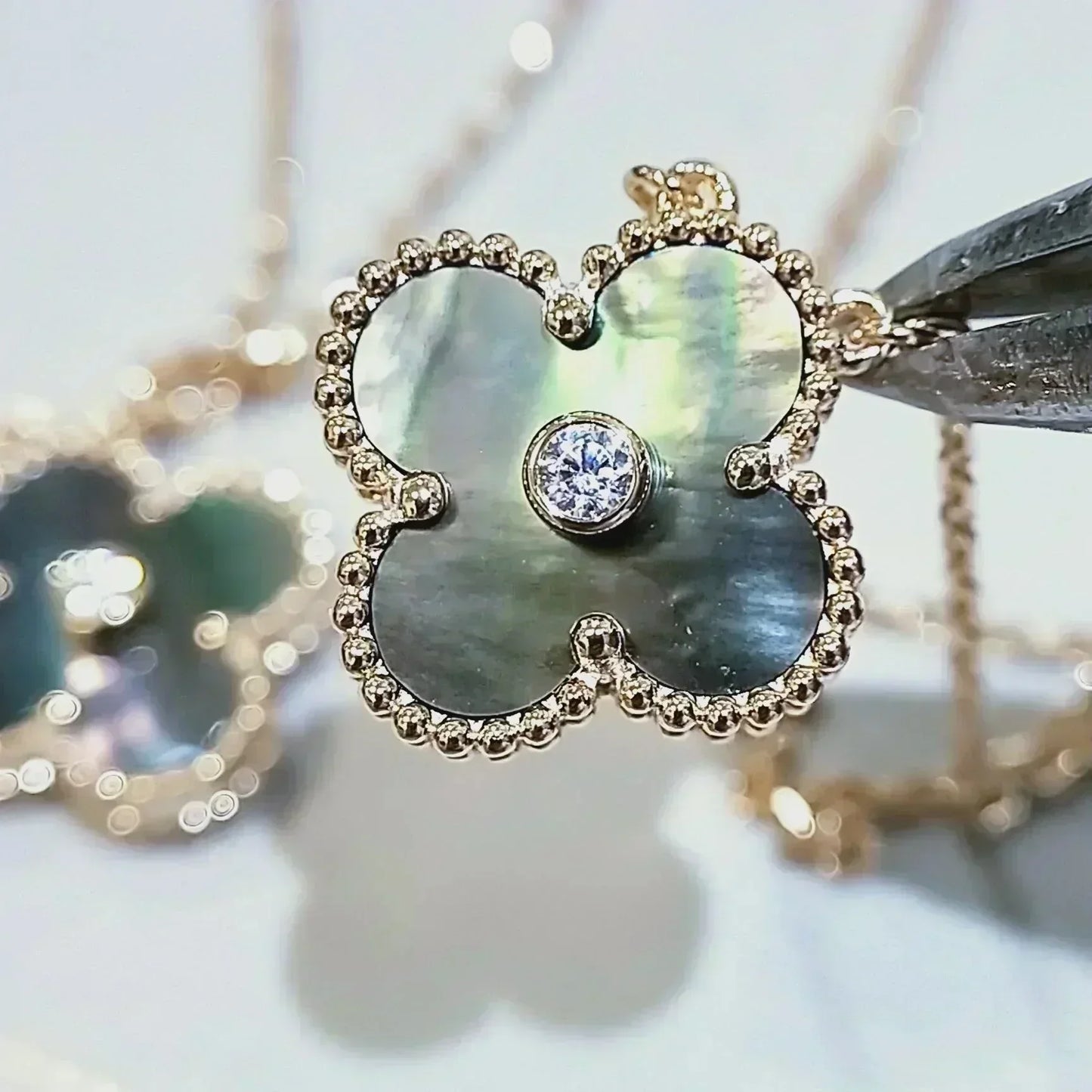 [✨ROSE✨]CLOVER 15MM DIAMOND AND MOTHER-OF-GREY NECKLACE