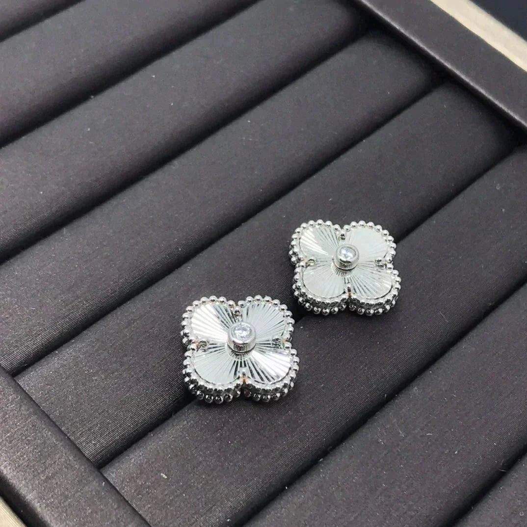 [✨ROSE✨]CLOVER MINI 9.5MM LASER EARRINGS