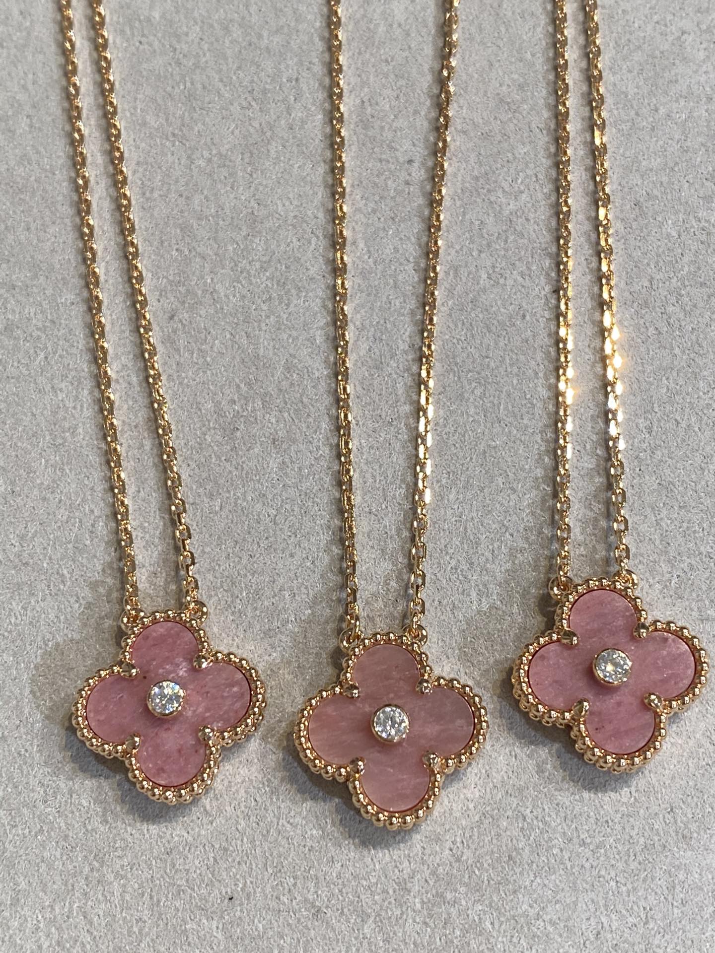 [✨ROSE✨]CLOVER 15MM DIAMOND RHODONITE NECKLACE