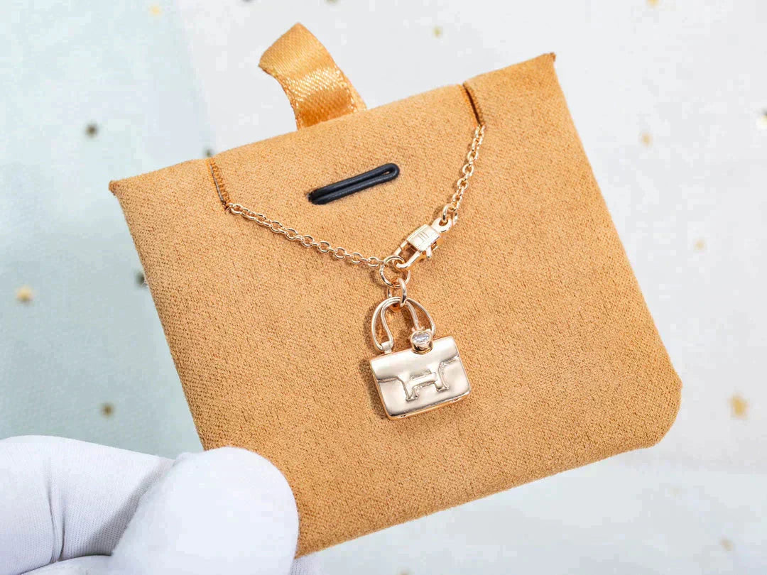 [✨ROSE✨]AMULETTE PEDANT ROSE GOLD NECKLACE