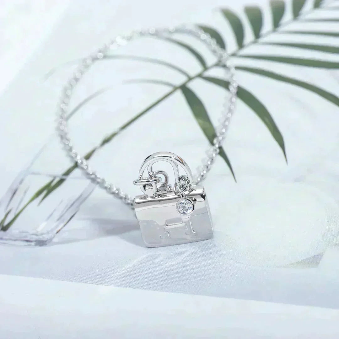 [✨ROSE✨]AMULETTE PEDANT SILVER NECKLACE