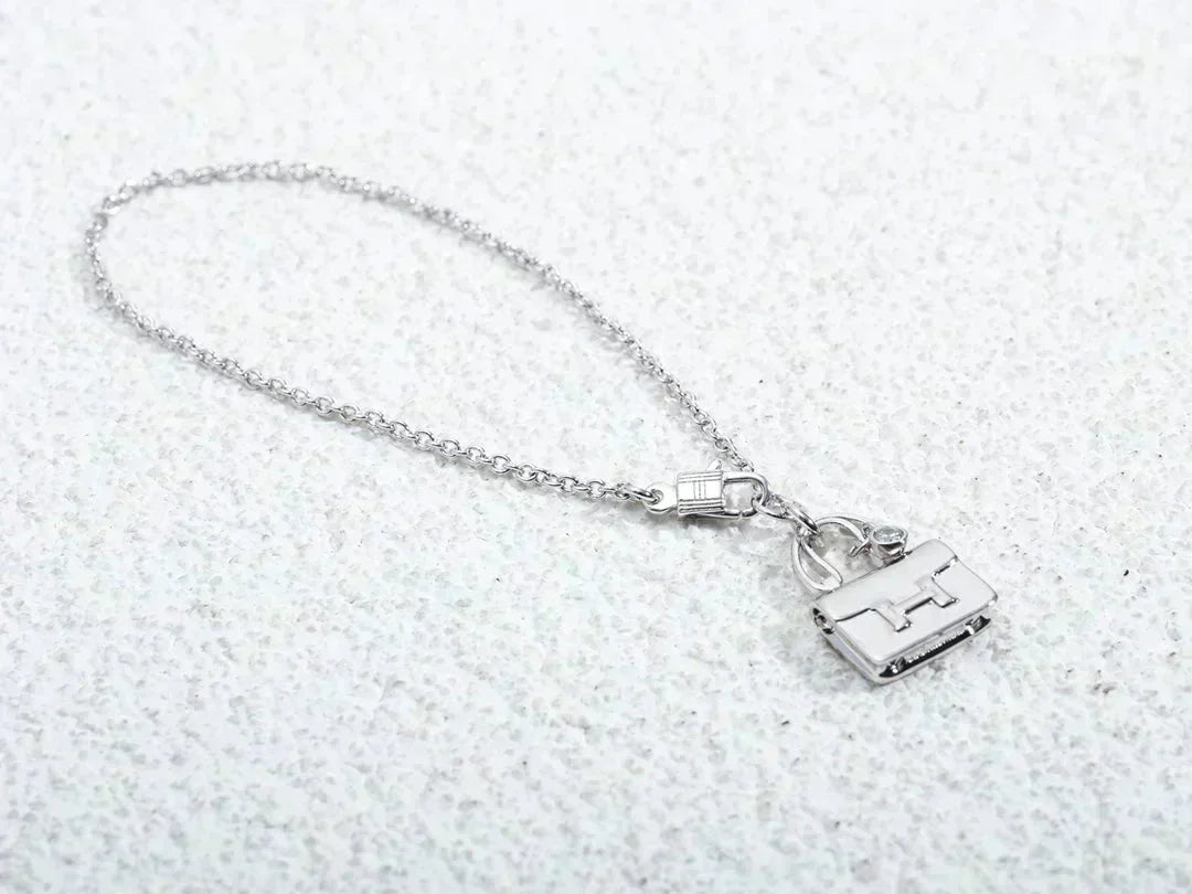 [✨ROSE✨]AMULETTE PEDANT SILVER NECKLACE