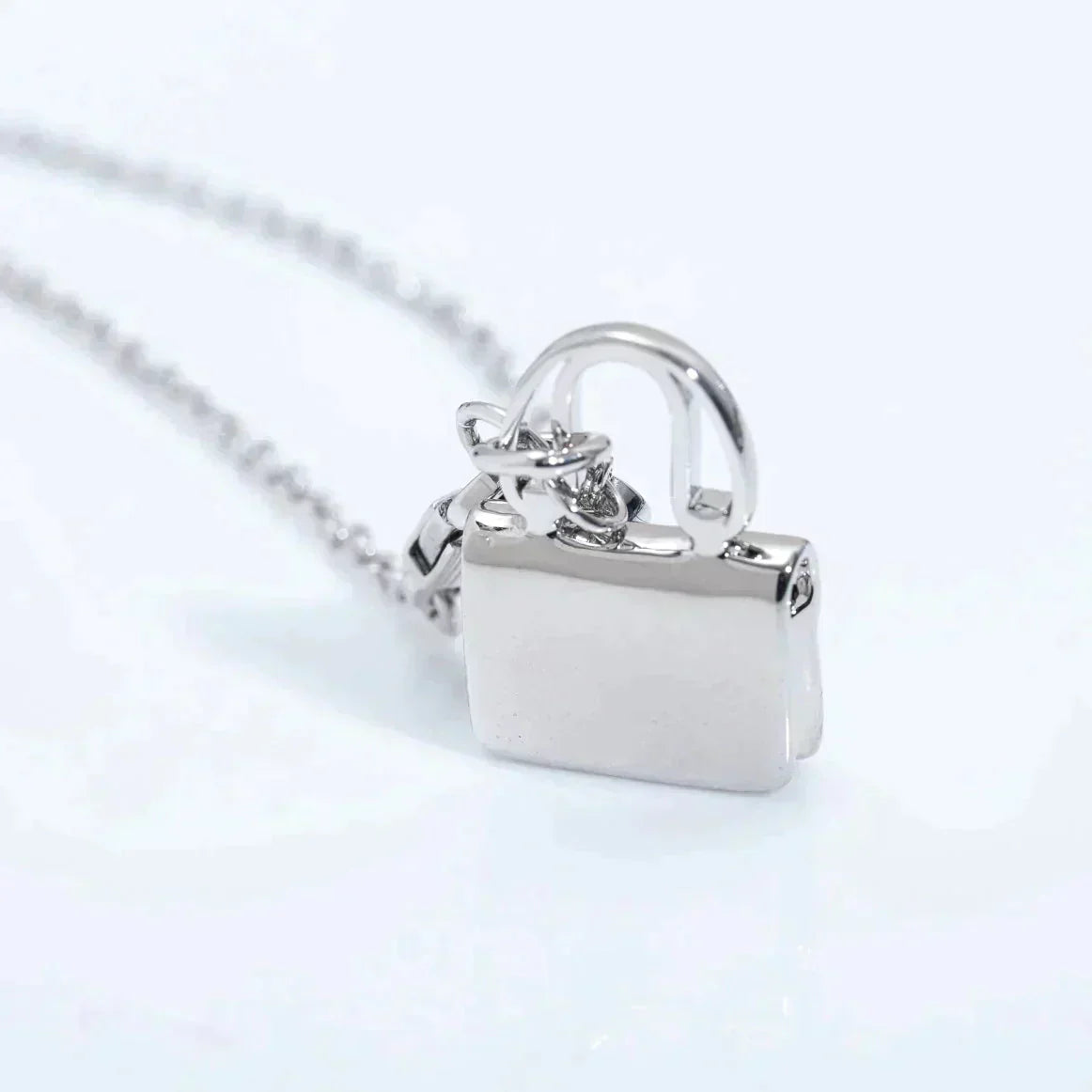 [✨ROSE✨]AMULETTE PEDANT SILVER NECKLACE
