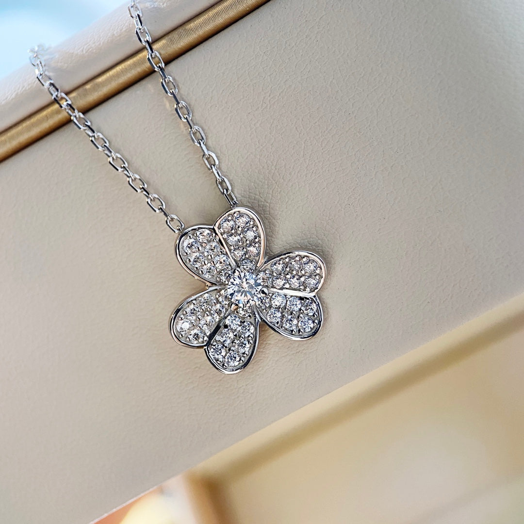 [✨ROSE✨]CLOVER DIAMOND NECKLACE SILVER