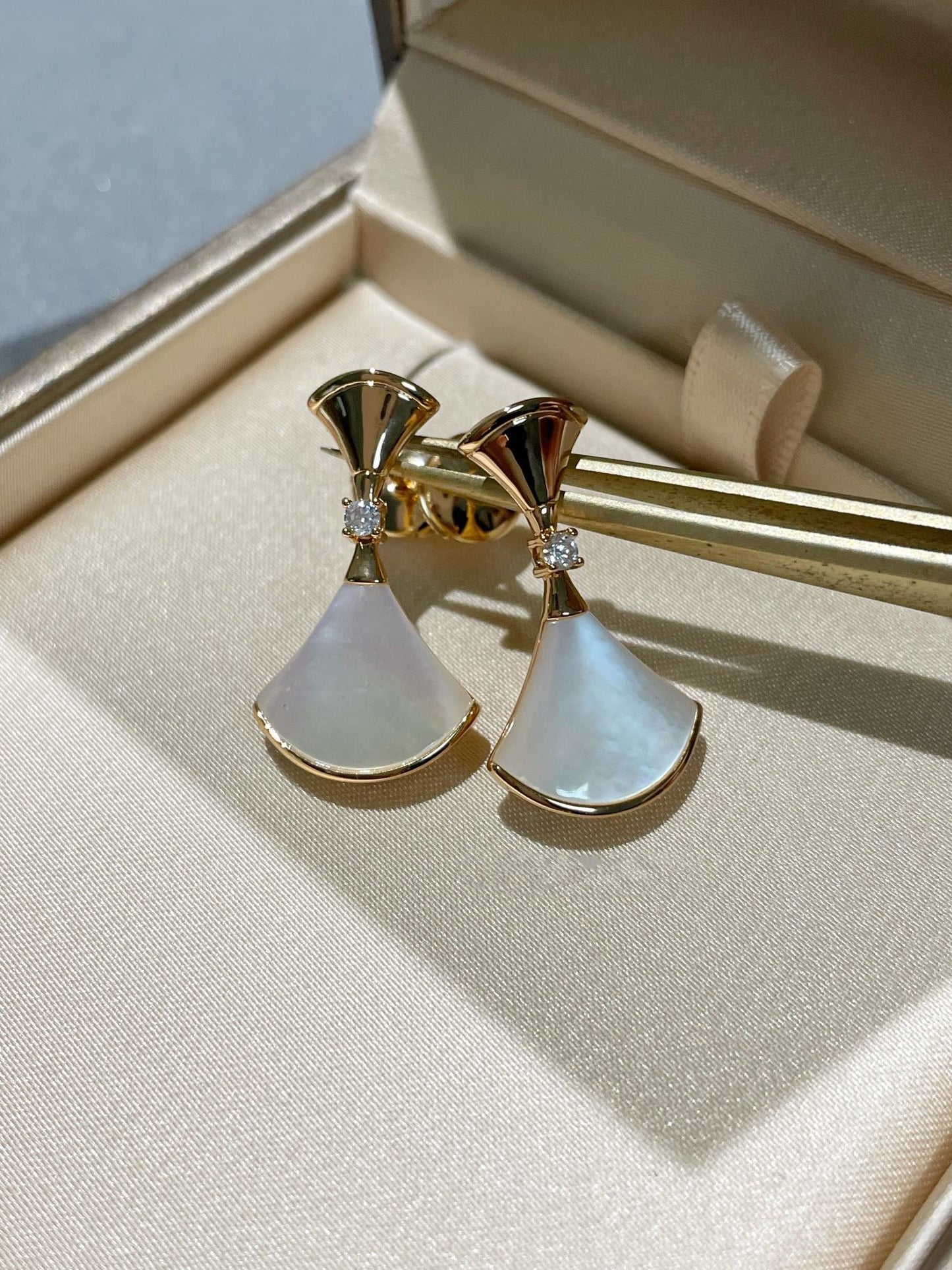 [✨ROSE✨]DREAM MOP 1 DIAMOND EARRINGS