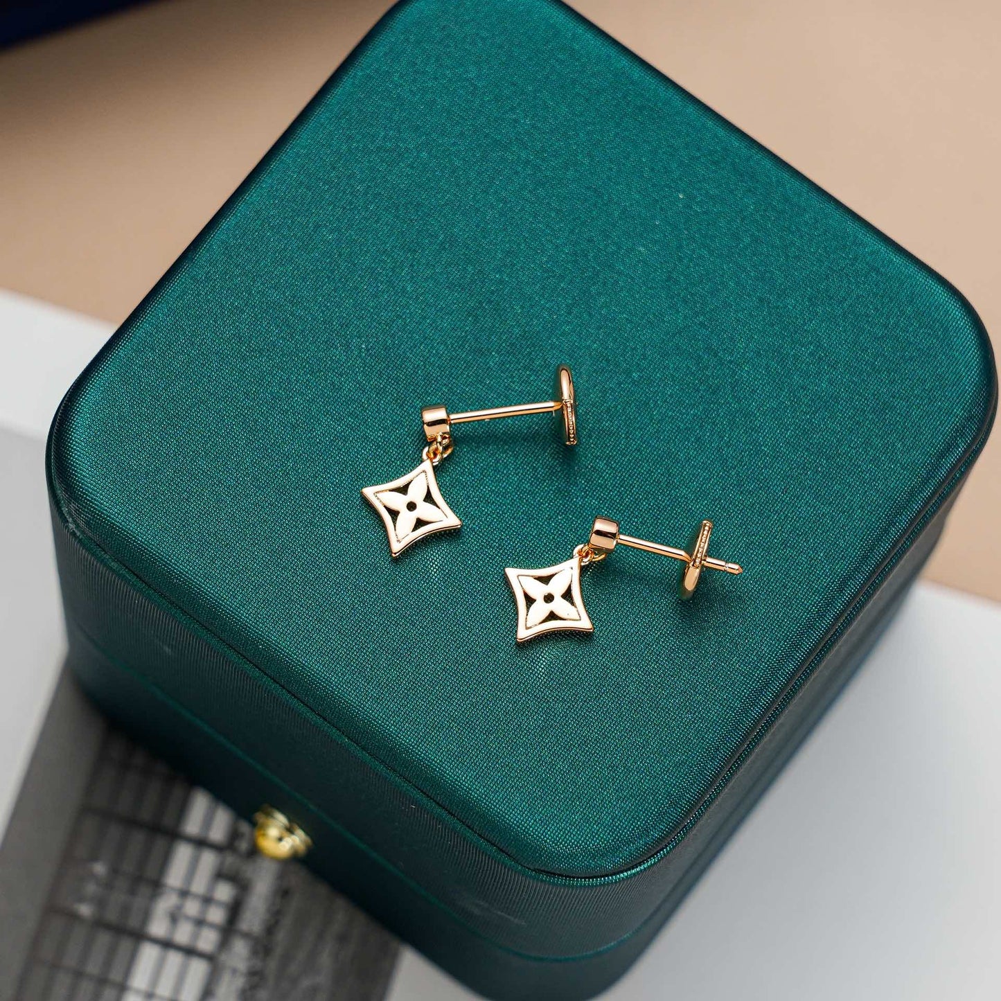 [✨ROSE✨]STAR EARRINGS GOLD