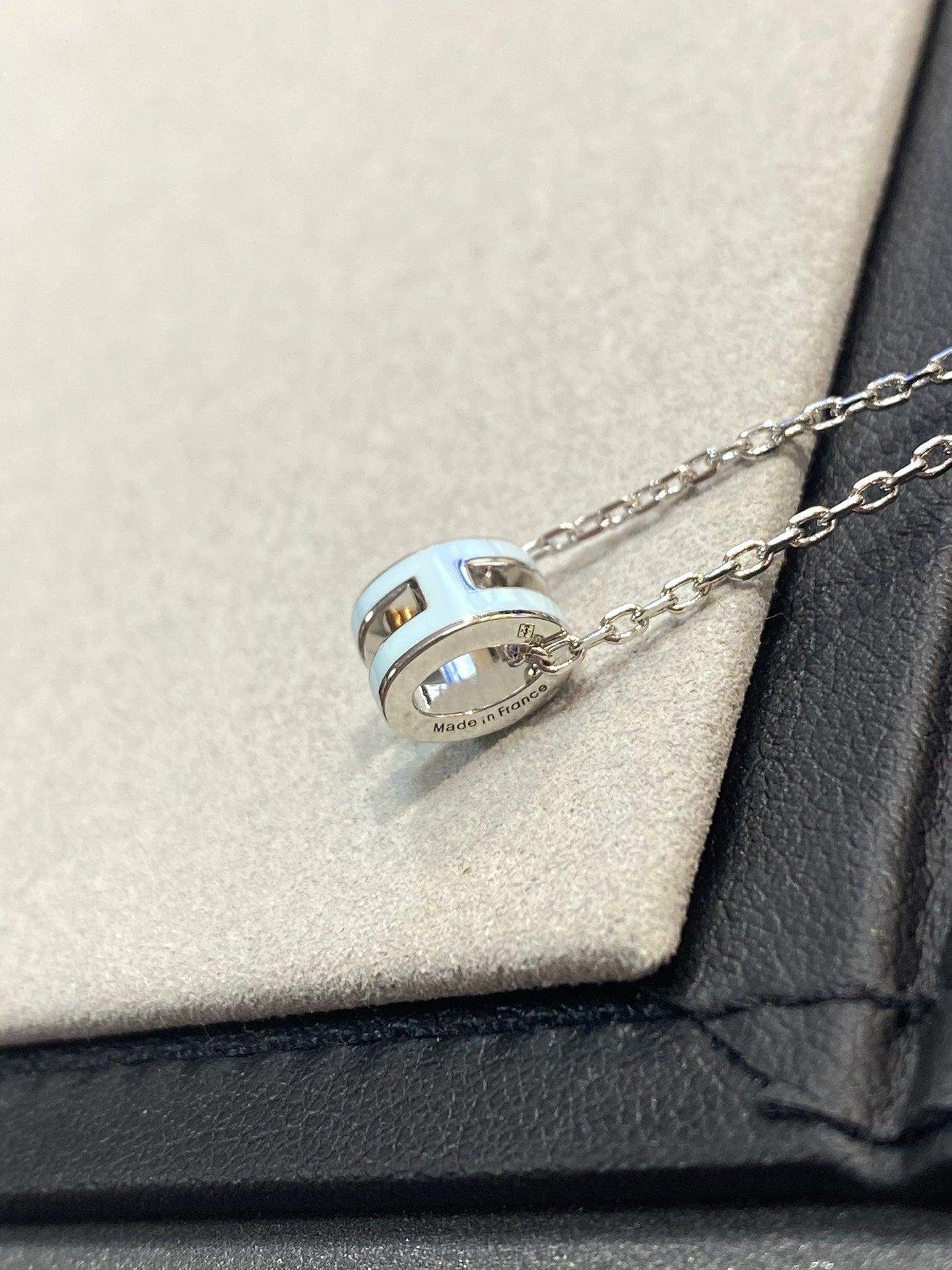 [✨ROSE✨]POP H LIGHT BLUE NECKLACE