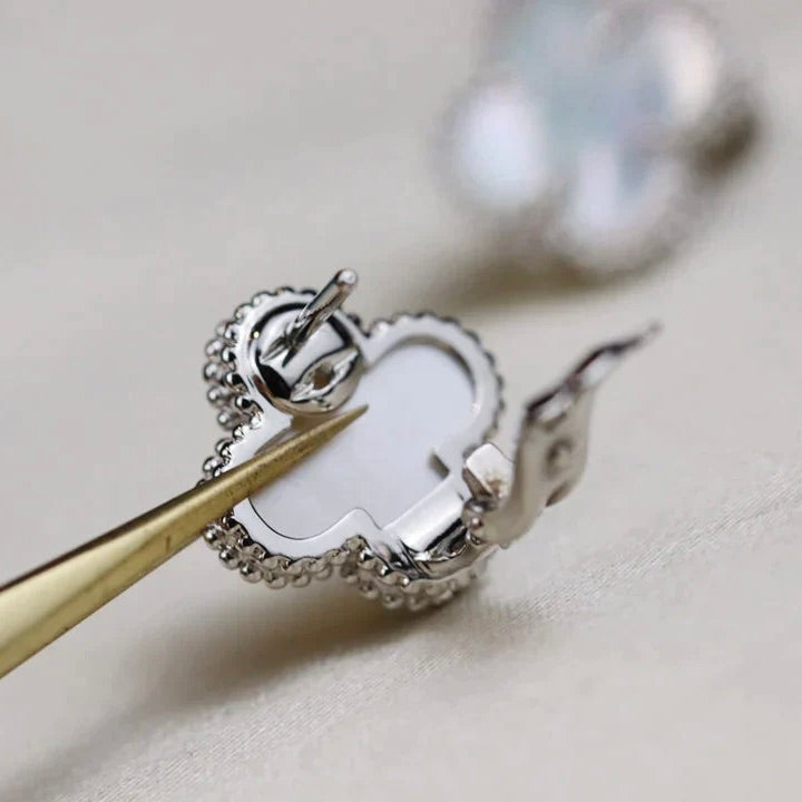 [✨ROSE✨]CLOVER MEDIUM 1 MOTIFS  WHITE MOP EARRINGS SILVER