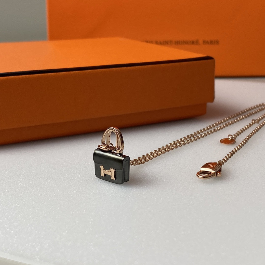 [✨ROSE✨]CONSTANCE BLACK PEDANT PINK GOLD NECKLACE