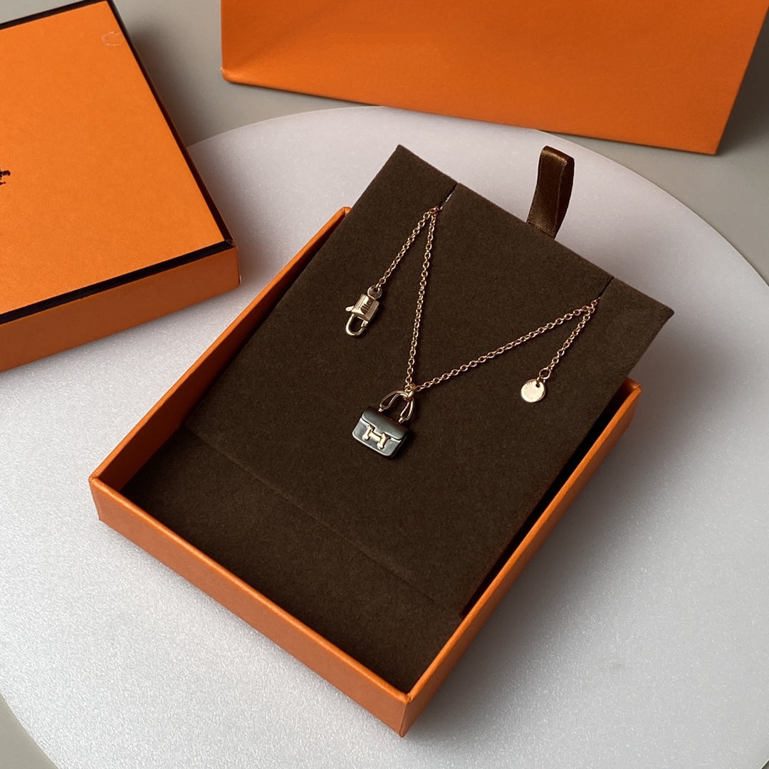 [✨ROSE✨]CONSTANCE BLACK PEDANT PINK GOLD NECKLACE