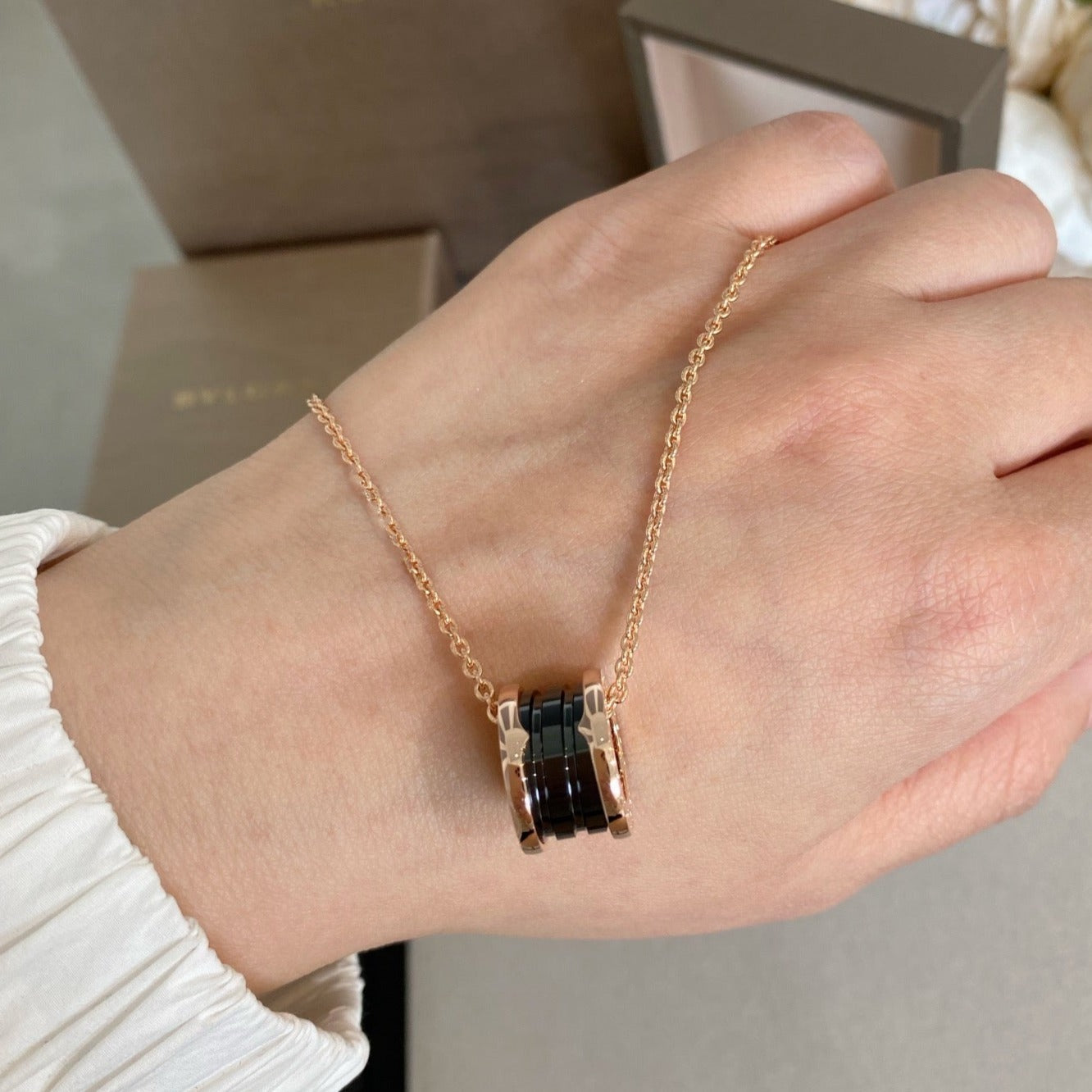 [✨ROSE✨]ZERO 1 BLACK CERAMIC PINK GOLD NECKLACE