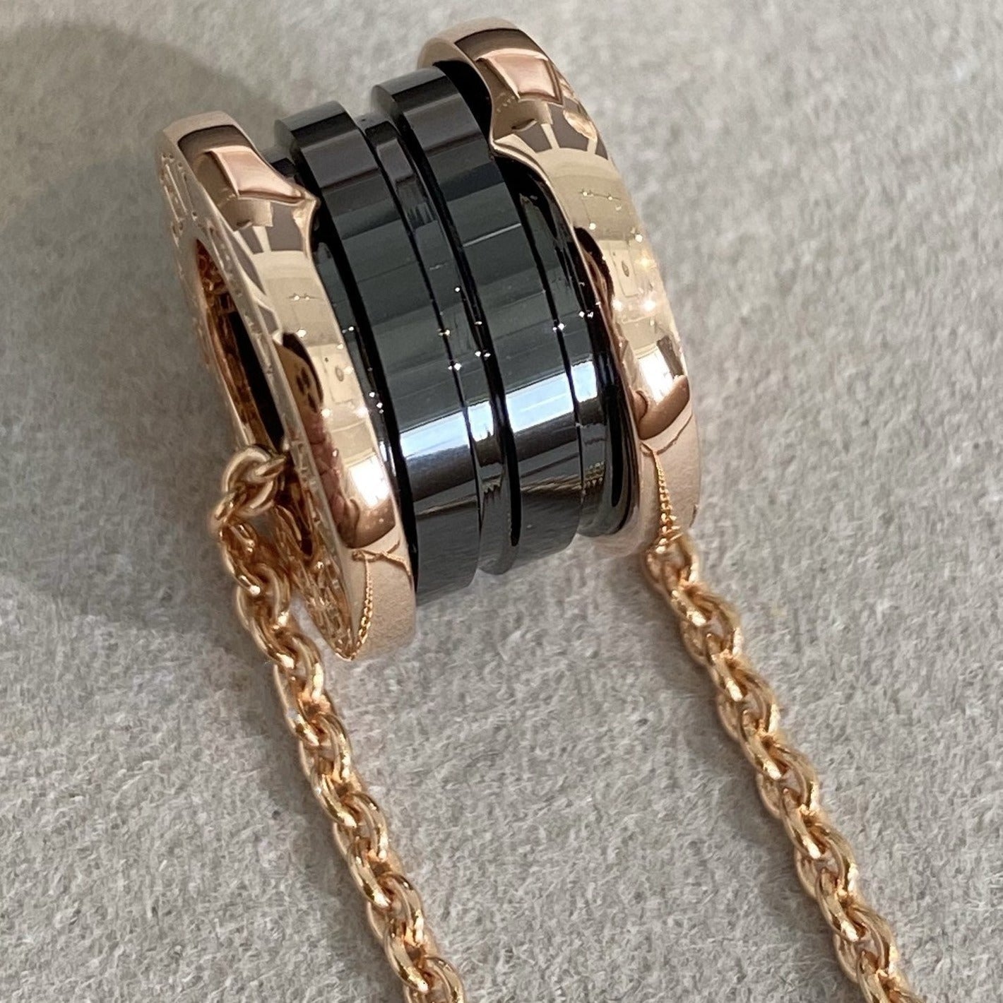 [✨ROSE✨]ZERO 1 BLACK CERAMIC PINK GOLD NECKLACE