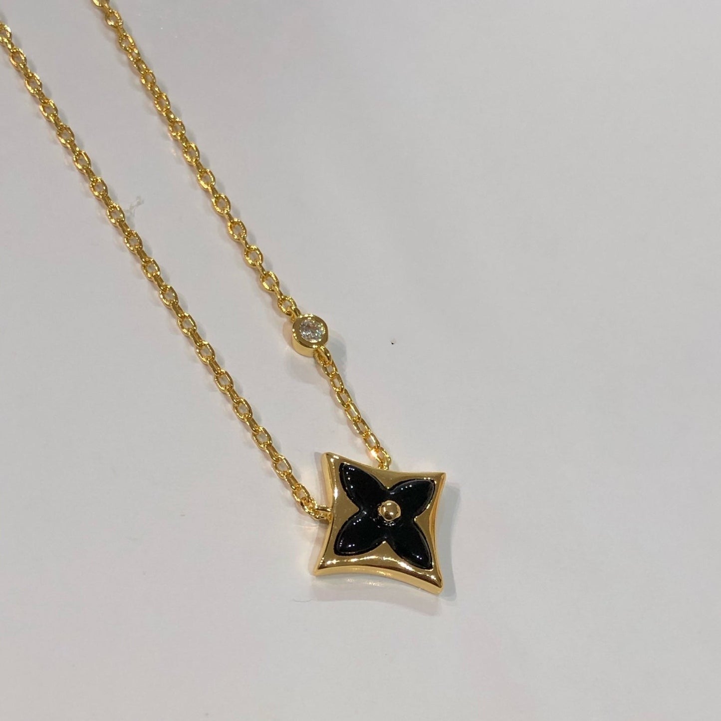 [✨ROSE✨]STAR BLACK MOP NECKLACE