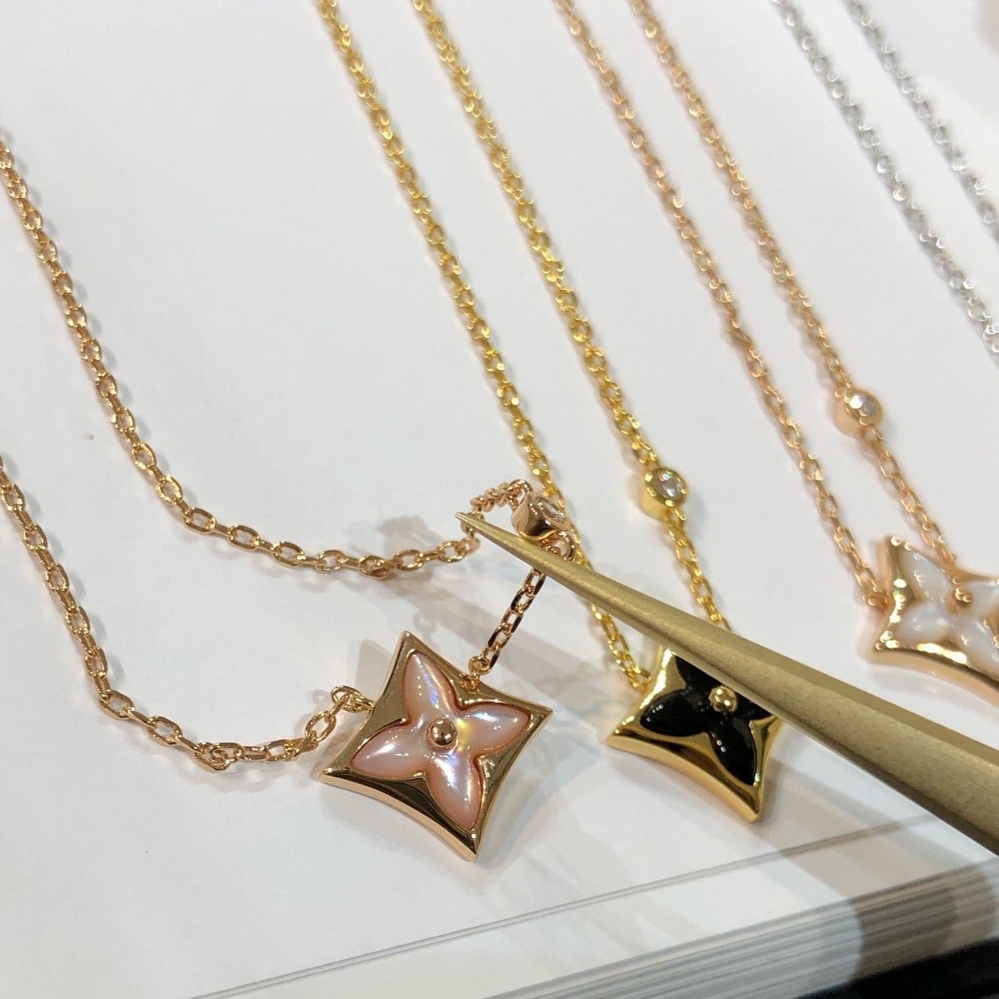 [✨ROSE✨]STAR BLACK MOP NECKLACE