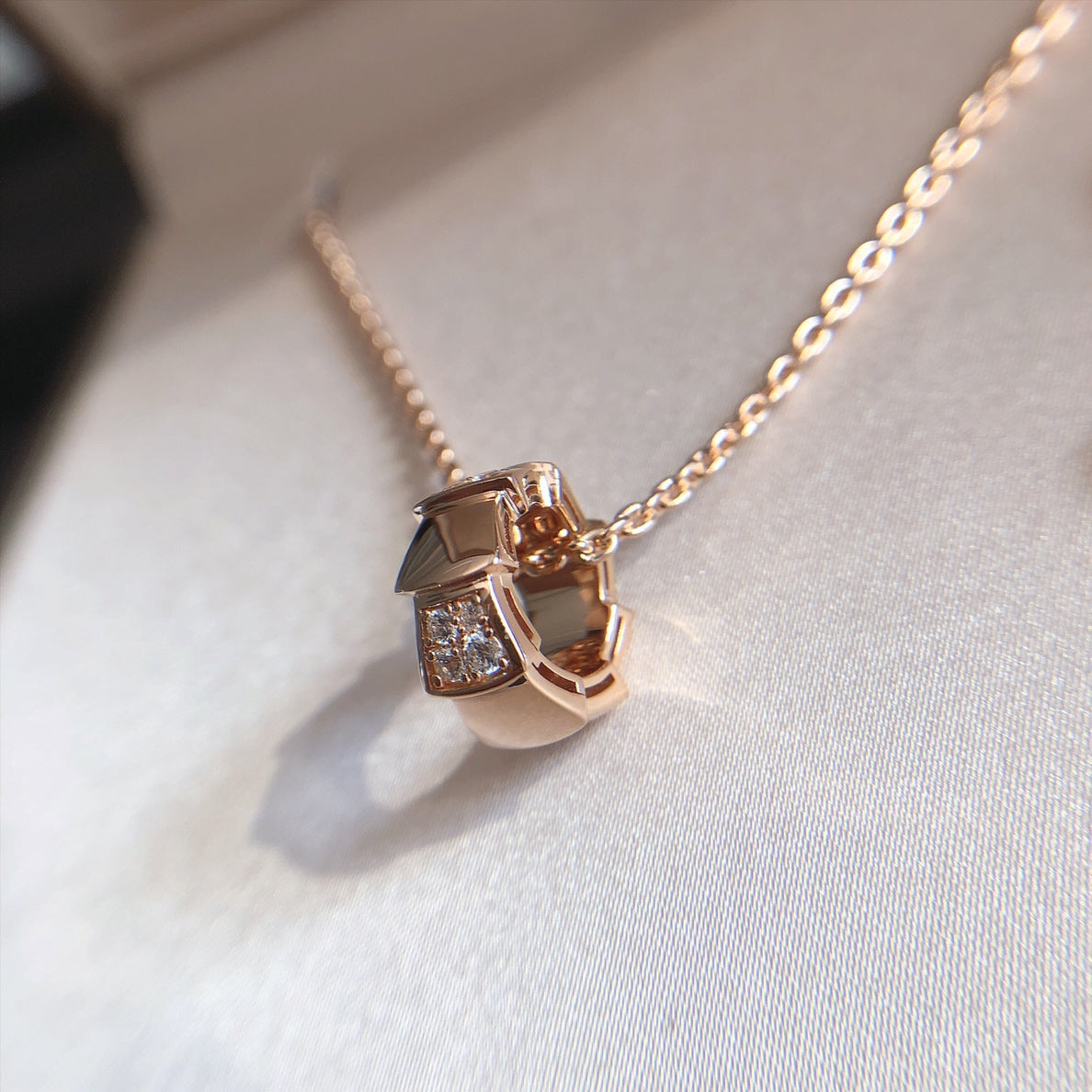 [✨ROSE✨]SERPENTI PEDANT DIAMOND PINK GOLD NECKLACE