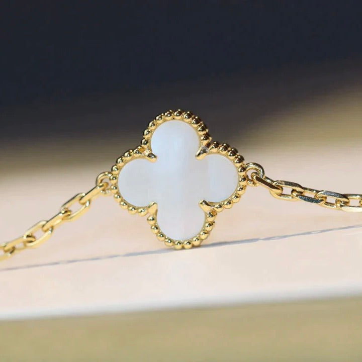 [✨ROSE✨]CLOVER 20 MOTIFS WHITE MOP NECKLACE