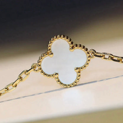 [✨ROSE✨]CLOVER 20 MOTIFS WHITE MOP NECKLACE