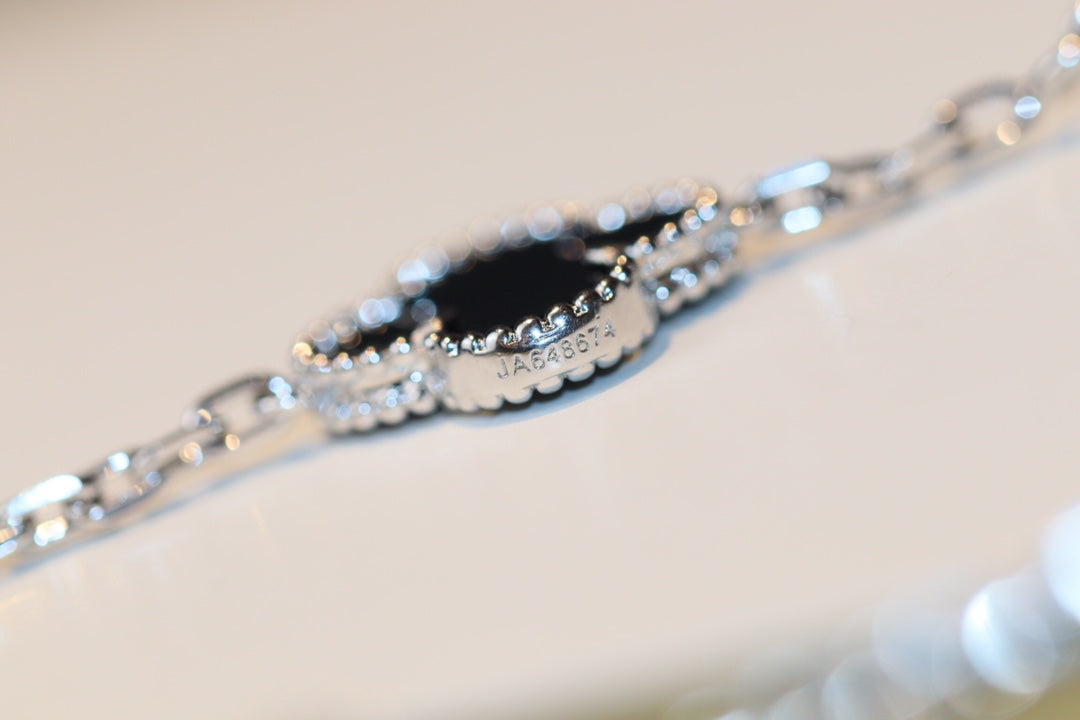 [✨ROSE✨]CLOVER 20 MOTIFS ONYX DIAMOND SILVER