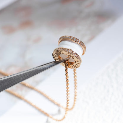 [✨ROSE✨]ZERO 1 WHITE CERAMIC PINK GOLD DIAMOND NECKLACE