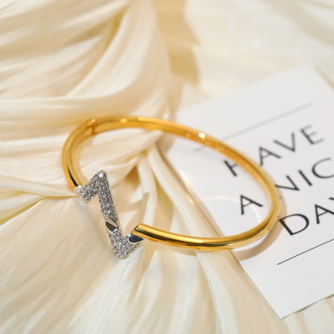 [✨ROSE✨]VOLTE UPSITE DOWN GOLD DIAMOND BRACELET