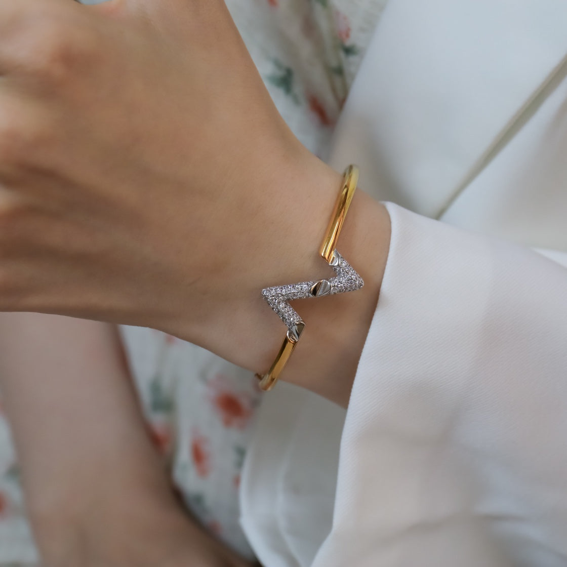 [✨ROSE✨]VOLTE UPSITE DOWN GOLD DIAMOND BRACELET