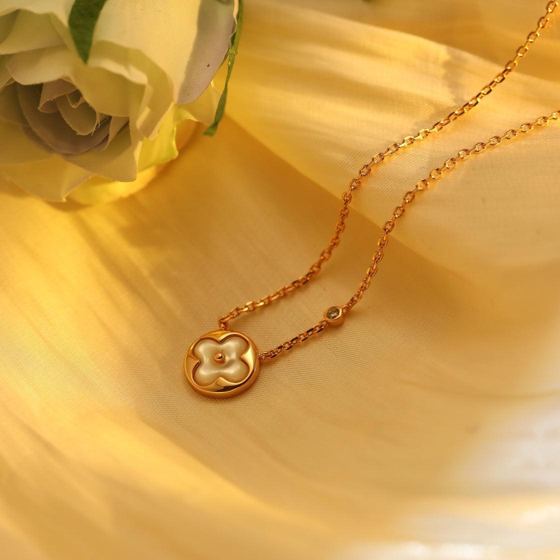[✨ROSE✨]SUN PEDANT PINK GOLD 1 DIAMOND NECKLACE