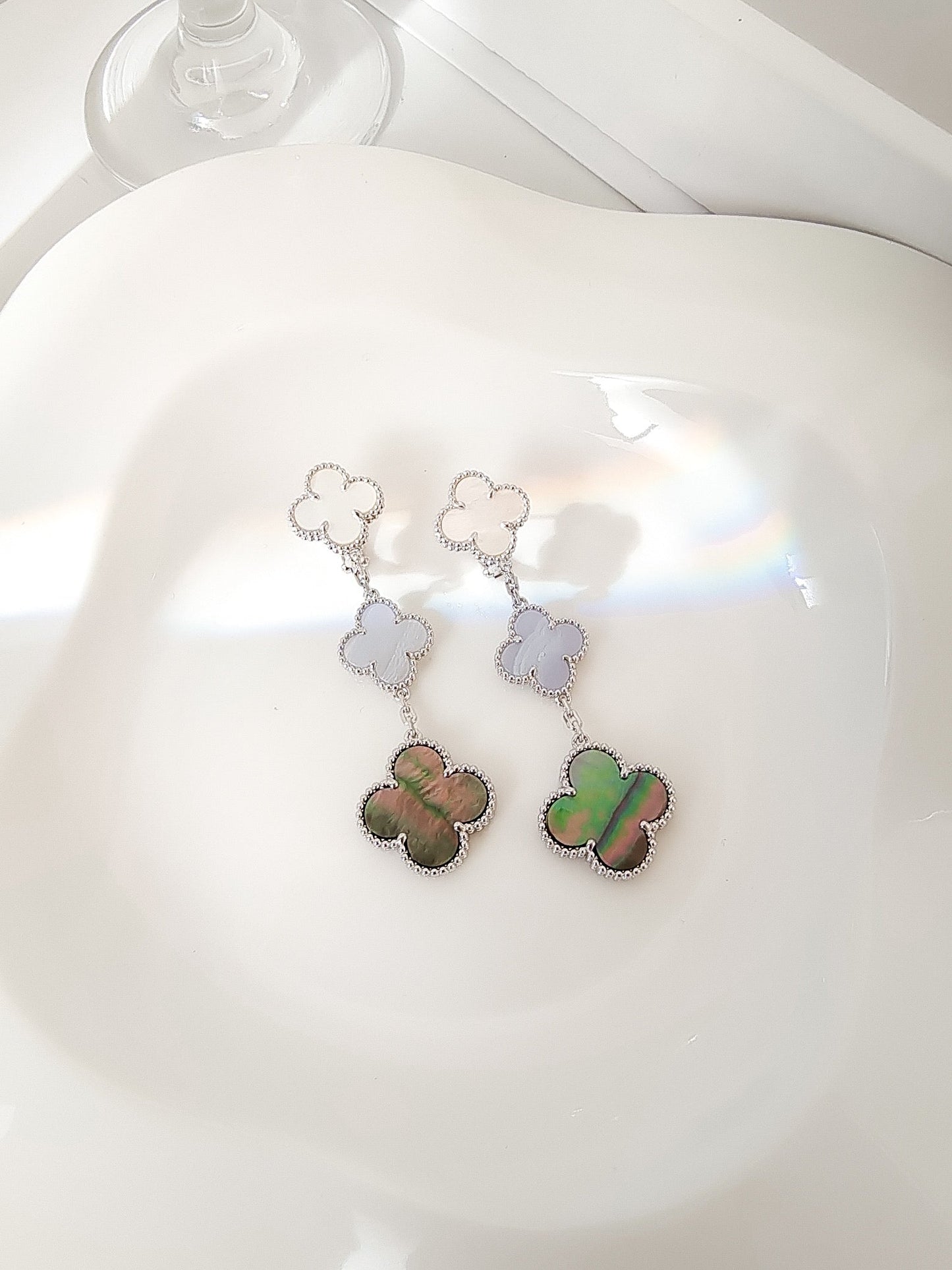 [✨ROSE✨]CLOVER 3 MOTIFS CHALCEDONY DARK MOP SILVER EARRINGS