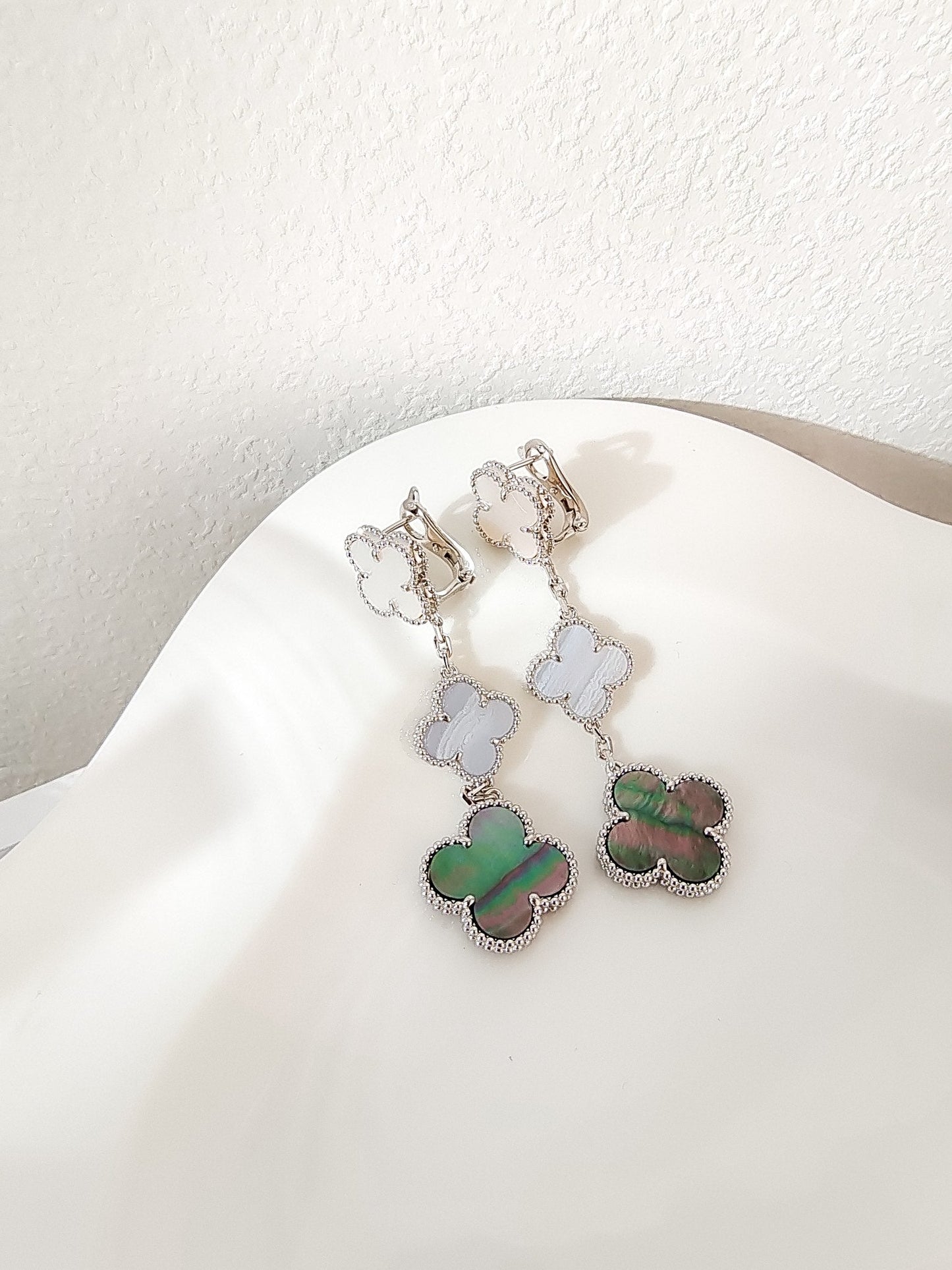 [✨ROSE✨]CLOVER 3 MOTIFS CHALCEDONY DARK MOP SILVER EARRINGS