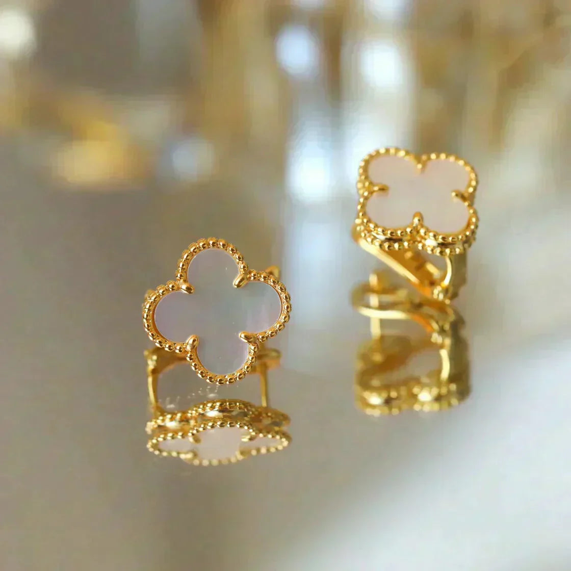 [✨ROSE✨]CLOVER MEDIUM 1 MOTIFS  WHITE MOP STUD EARRINGS
