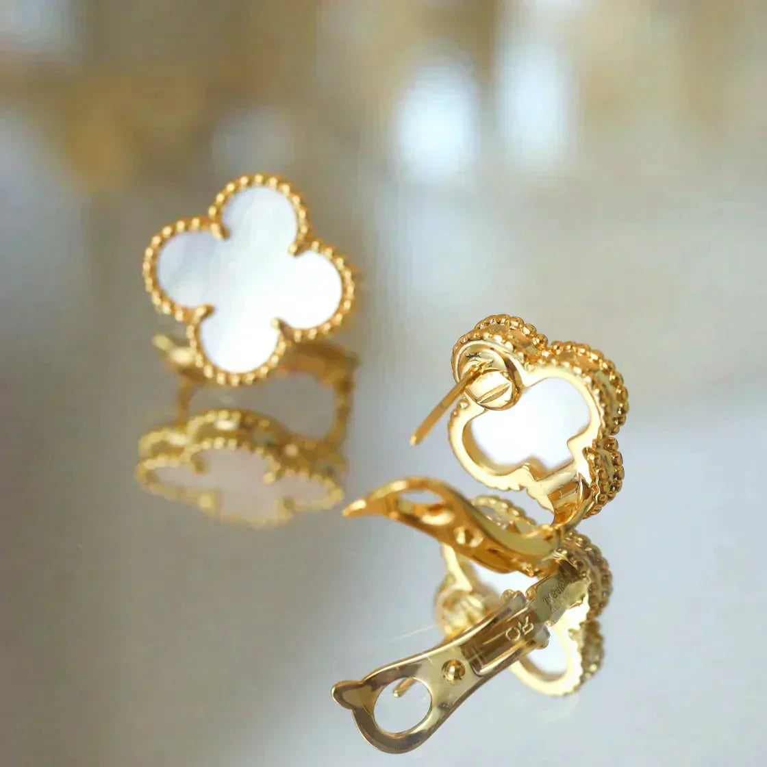 [✨ROSE✨]CLOVER MEDIUM 1 MOTIFS  WHITE MOP STUD EARRINGS