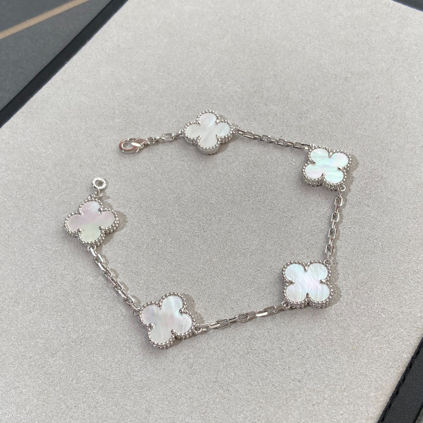[✨ROSE✨]CLOVER SILVER MOP 5 MOTIF BRACELET