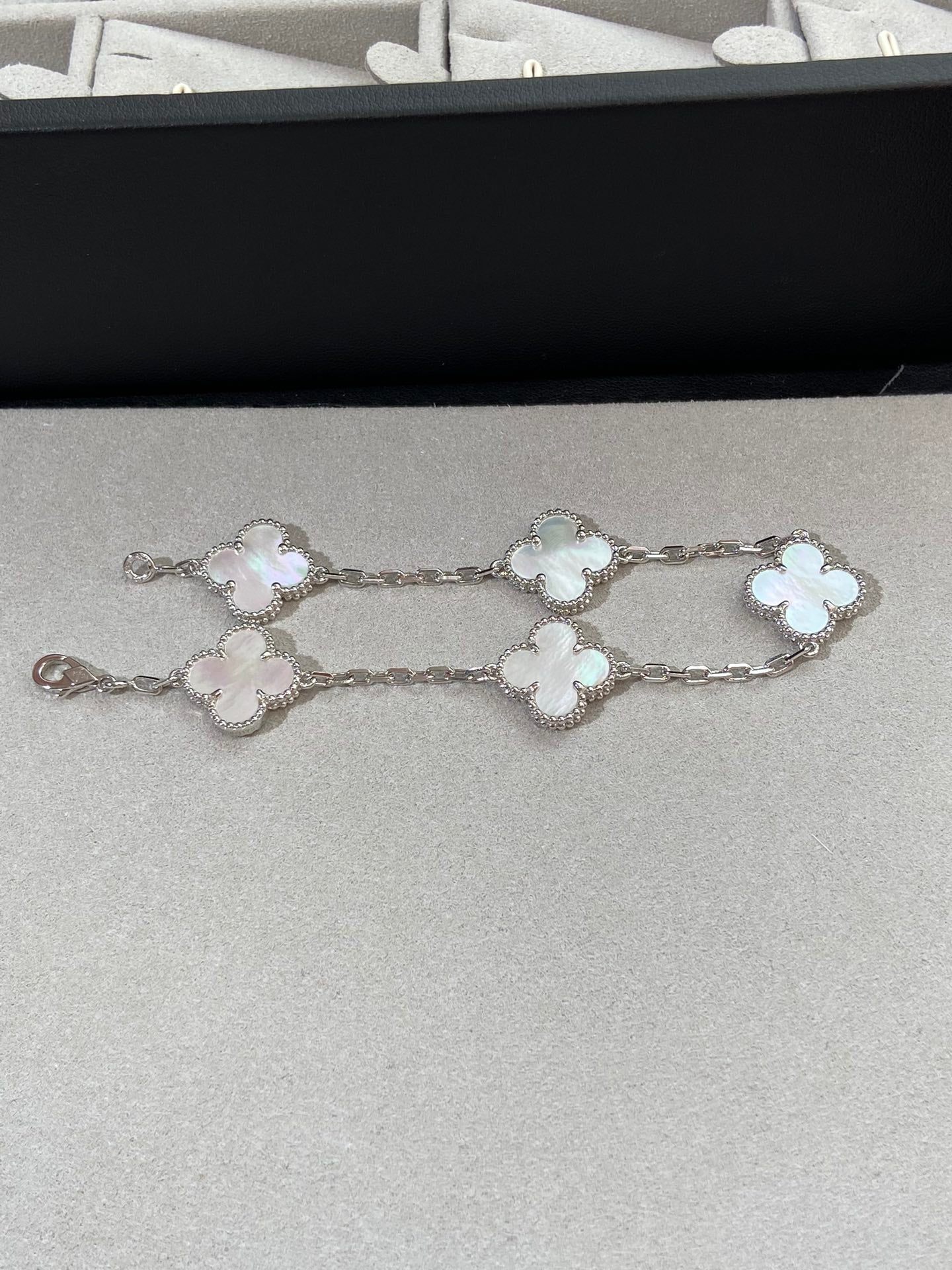 [✨ROSE✨]CLOVER SILVER MOP 5 MOTIF BRACELET