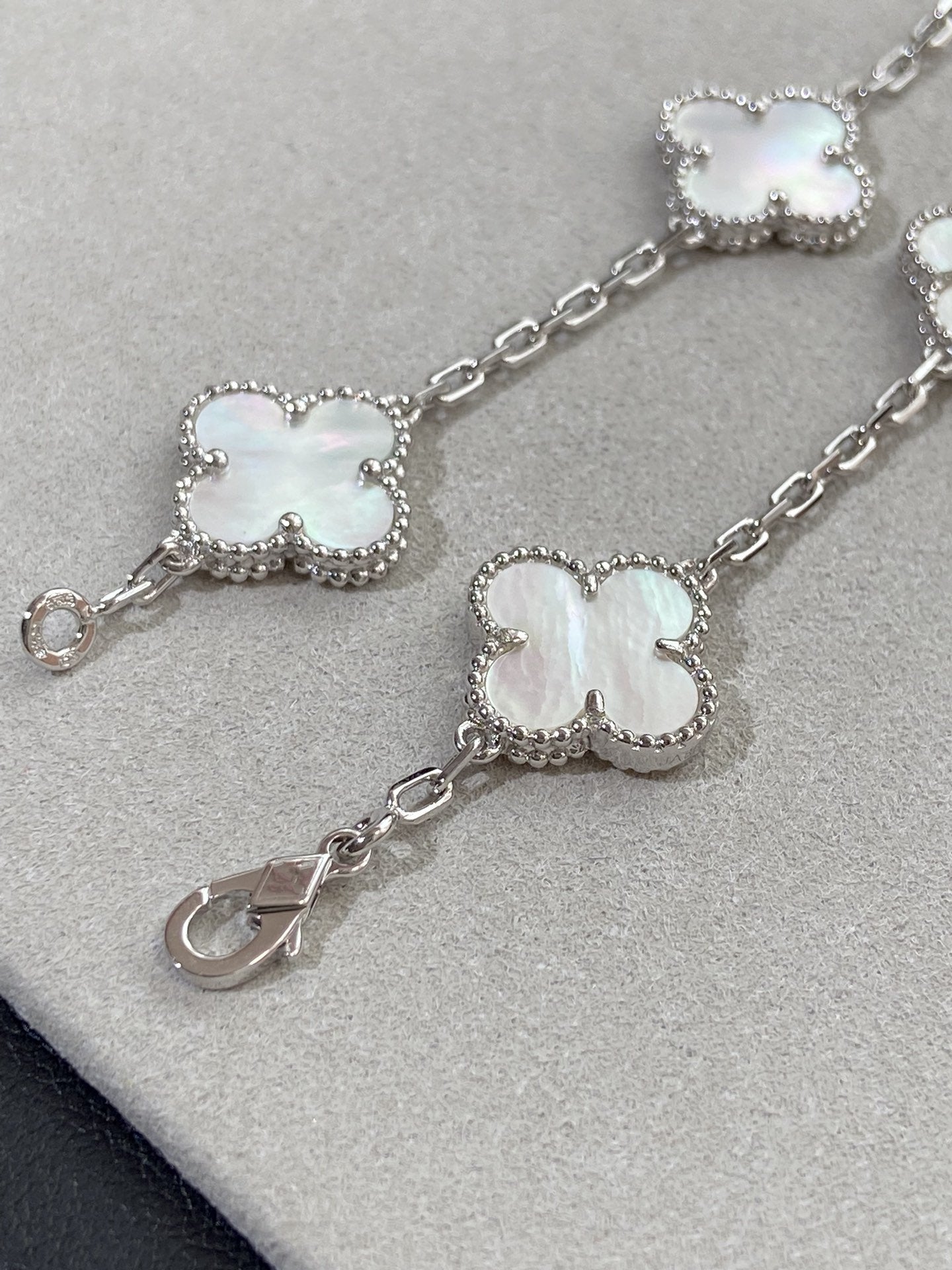 [✨ROSE✨]CLOVER SILVER MOP 5 MOTIF BRACELET