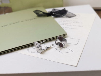 [✨ROSE✨]CLOVER MEDIUM STUD EARRINGS
