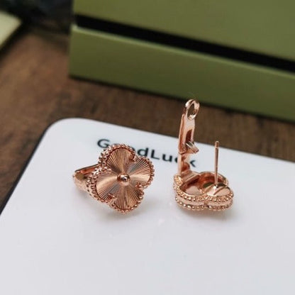 [✨ROSE✨]CLOVER MEDIUM STUD EARRINGS