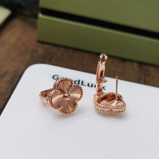 [✨ROSE✨]CLOVER MEDIUM STUD EARRINGS