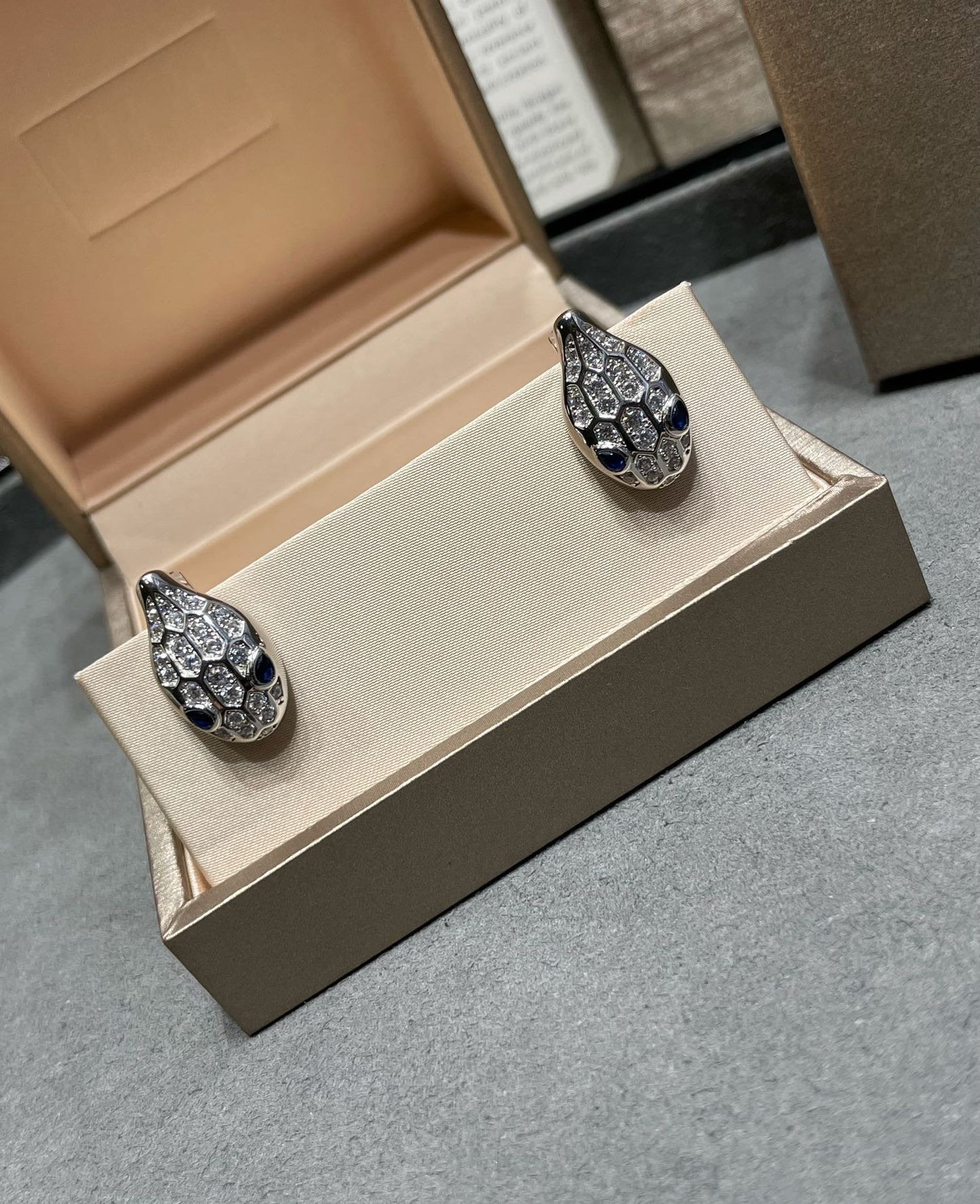 [✨ROSE✨]SERPENT DIAMOND STUD EARRINGS