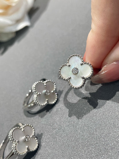 [✨ROSE✨]CLOVER SILVER MOP DIAMOND RING